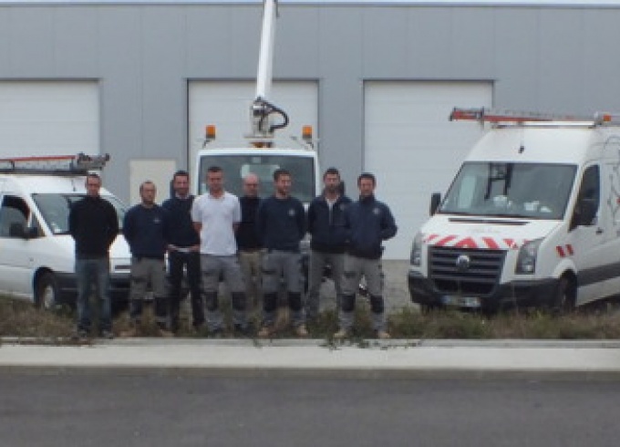 L'équipe de professionnels de Câblage Occitan, spécialisés dans l'installation électrique sur la région toulousaine